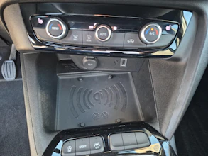 https://vehicle.imgix.net/4274596/e33cb975-d966-43c7-aa94-e7e1df4fb838.jpg