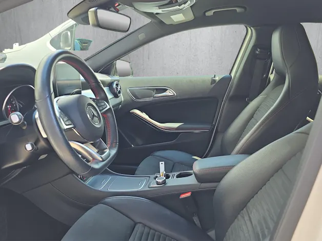 Mercedes-Benz GLA 250 Swiss Star Urban 4m