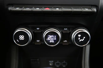 https://vehicle.imgix.net/4274860/354d6b29-590d-4ae7-8ec2-b1085e9e9e9a.jpg