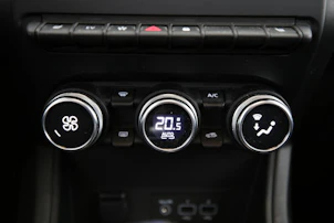 Fahrzeugbild RENAULT Captur 1.6 E-Tech techno