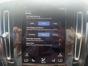 Fahrzeugbild VOLVO XC40 1.5 T4 PiH Plus Dark