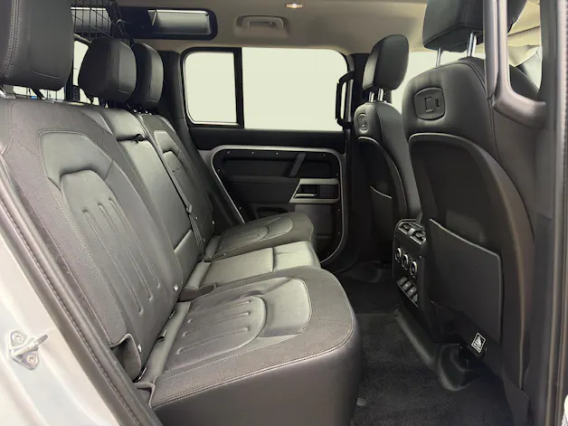 Land Rover Defender 110 2.0 SD4 240 First Edition