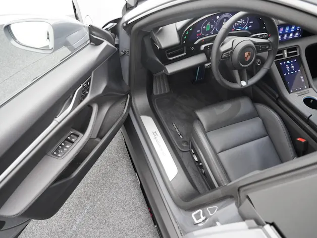 Porsche Taycan 4 Cross Turismo