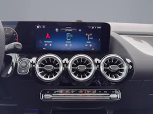 Mercedes-Benz GLA 250 Swiss Star AMG Line 4matic