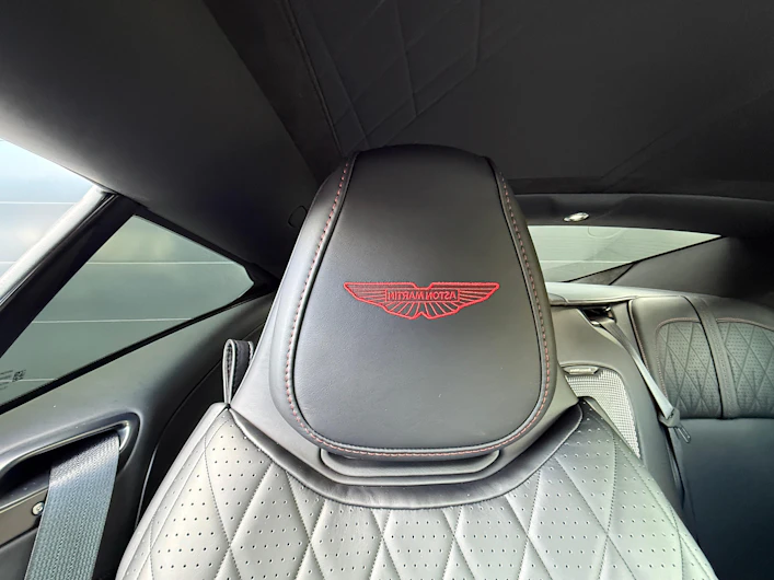 image du véhicule ASTON MARTIN DB12