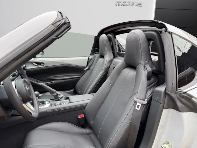 Mazda MX-5 RF Skyactiv-G 132 Exclusive-line