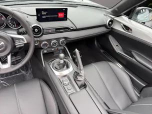 Mazda MX-5 RF Skyactiv-G 132 Exclusive-line
