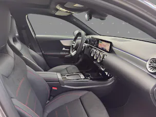 Mercedes-Benz A 250 e with EQ - AMG / DISTRONIC / 360 Grad Kamera / Panorama-Dach