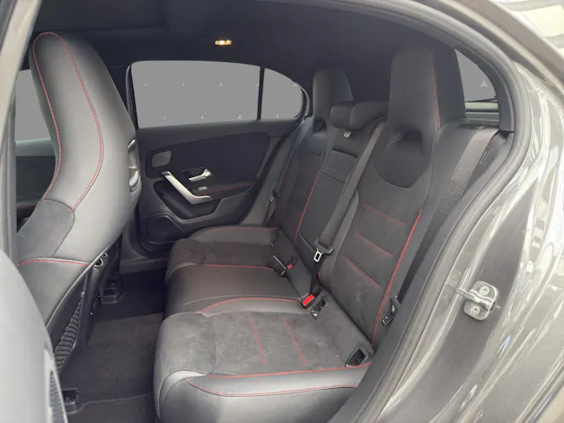 Mercedes-Benz A 250 e with EQ - AMG / DISTRONIC / 360 Grad Kamera / Panorama-Dach