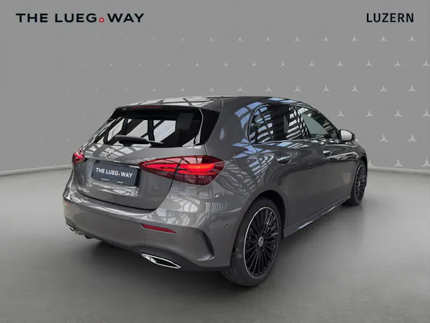 Mercedes-Benz A 250 e with EQ - AMG / DISTRONIC / 360 Grad Kamera / Panorama-Dach