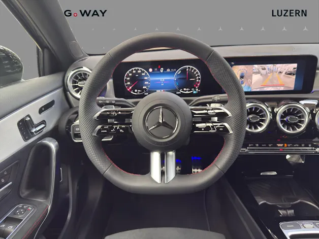 Mercedes-Benz A 250 e with EQ - AMG / DISTRONIC / 360 Grad Kamera / Panorama-Dach