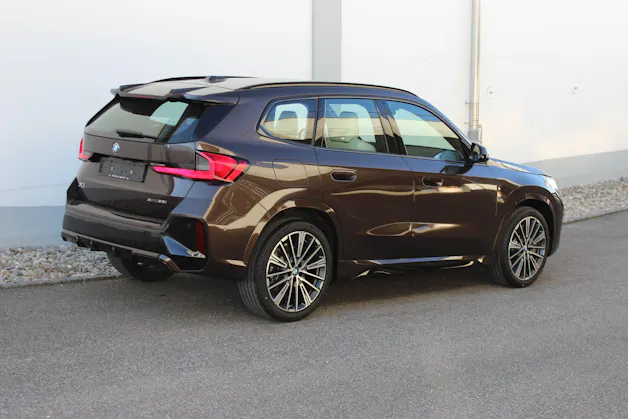 BMW X1 xDrive 23i 48V M Sport Pro Individual MACADAMIA *1.9%-LEASINGAKTION*