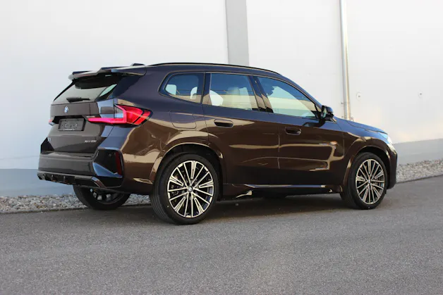 BMW X1 xDrive 23i 48V M Sport Pro Individual MACADAMIA *1.9%-LEASINGAKTION*