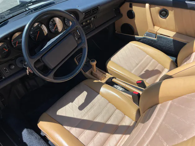 Porsche 911 Carrera 2 Cabrio