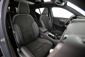 https://vehicle.imgix.net/4275968/bef3b48d-a59a-43f4-958b-4ae645dbab99.jpg