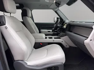 Land Rover Defender 90 3.0 D I6 250 X-Dynamic SE