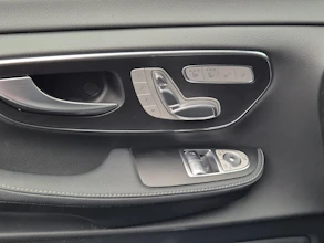 https://vehicle.imgix.net/4276024/f40b7d50-e4f8-4174-9c3d-cc0c4d7dc3c8.jpg