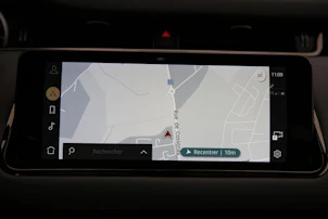 Fahrzeugbild LAND ROVER Range Rover Evoque 1.5 T 300e R-Dynamic SE