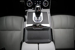 Fahrzeugbild LAND ROVER Range Rover Evoque 1.5 T 300e R-Dynamic SE