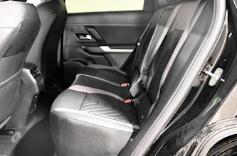 https://vehicle.imgix.net/4276112/e8645259-bb62-4ac1-8055-0c76ace6aad7.jpg