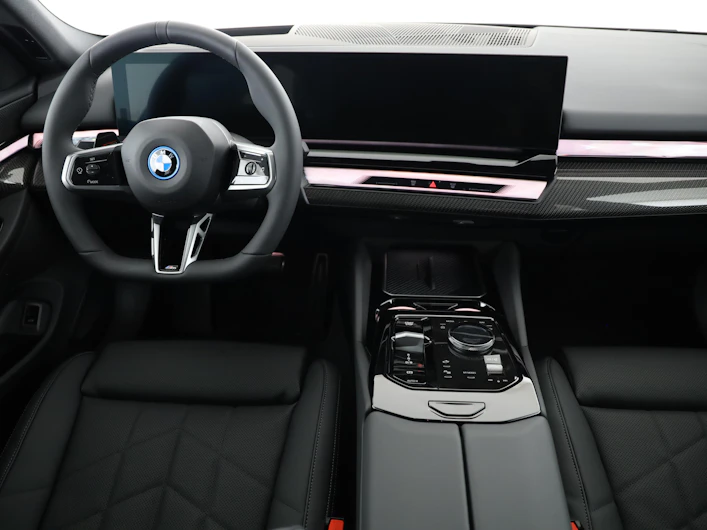 image du véhicule BMW i5