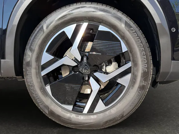 Peugeot 2008 1.2 Hybrid 145 Allure