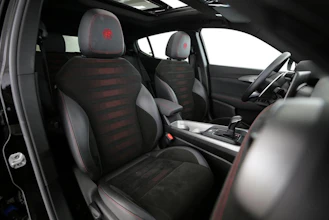 https://vehicle.imgix.net/4276289/9a354a9d-a4f0-4cdf-87b2-7f3e2508afc4.jpg