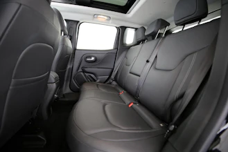 https://vehicle.imgix.net/4276304/0ef59b3b-315b-4374-9dc2-b97aaa612a09.jpg