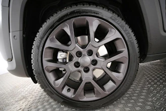 https://vehicle.imgix.net/4276304/4451ce2e-fd2c-44fe-88f8-df154a920515.jpg
