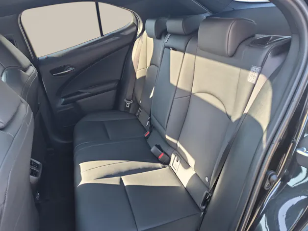 Lexus UX 250h F-Line / Jetzt mit attraktivem 1.99% Leasing