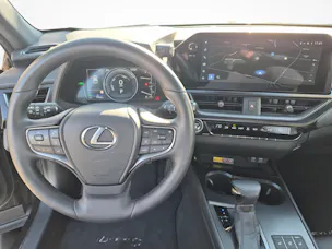 Lexus UX 250h F-Line / Jetzt mit attraktivem 1.99% Leasing