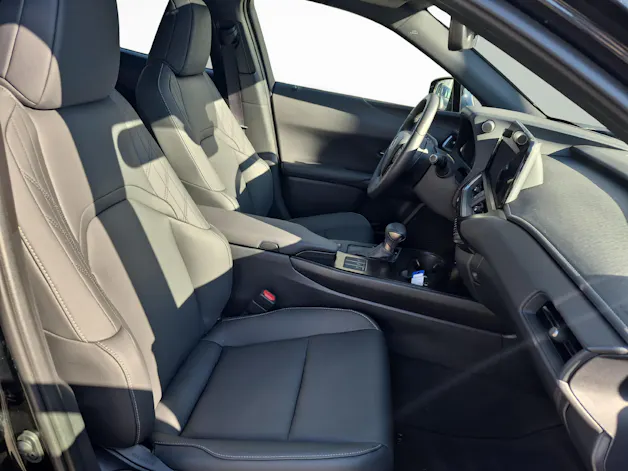 Lexus UX 250h F-Line / Jetzt mit attraktivem 1.99% Leasing