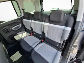 https://vehicle.imgix.net/4276403/d53b6a9c-9cf7-4708-8d2b-bfda9da3c6bd.jpg