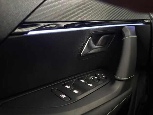 Peugeot 2008 1.2 Hybrid 145 GT