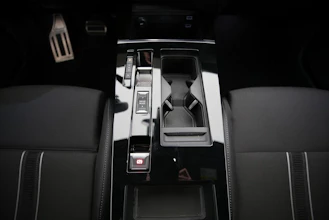 https://vehicle.imgix.net/4276468/1ca8734a-e544-417c-bcb2-a144979d63ec.jpg