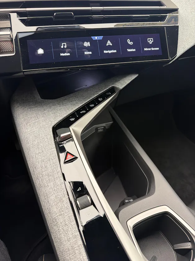 PEUGEOT 5008 1.6 PHEV Allure