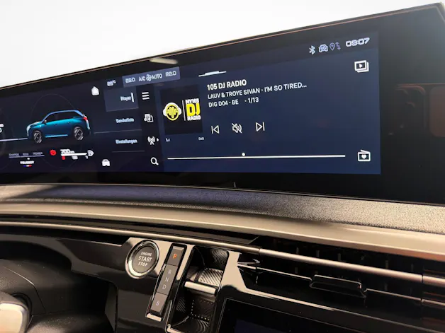 PEUGEOT 5008 1.6 PHEV Allure