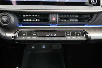 https://vehicle.imgix.net/4276698/46ba8e8a-7ae4-464c-ae63-fc128c955f04.jpg