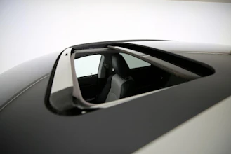 https://vehicle.imgix.net/4276707/09831eb3-f59b-4c64-9b78-bef4be24357e.jpg