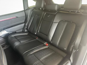 https://vehicle.imgix.net/4276902/fdfc56c8-fa48-4ae6-8b52-2eb4acb867e3.jpg
