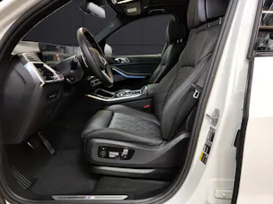 BMW X5 50e xDrive Attraktiven Leasingzinssatz ab 0,9 % bei Abschluss einer BMW Fahrzeugversicherung.