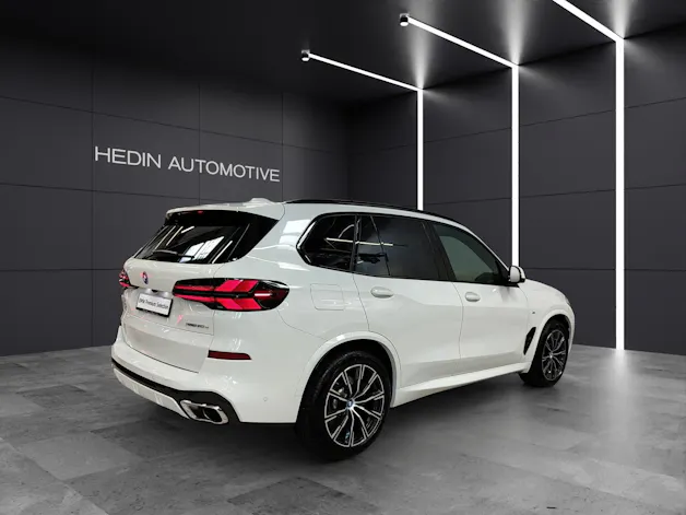 BMW X5 50e xDrive Attraktiven Leasingzinssatz ab 0,9 % bei Abschluss einer BMW Fahrzeugversicherung.