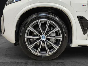 BMW X5 50e xDrive Attraktiven Leasingzinssatz ab 0,9 % bei Abschluss einer BMW Fahrzeugversicherung.