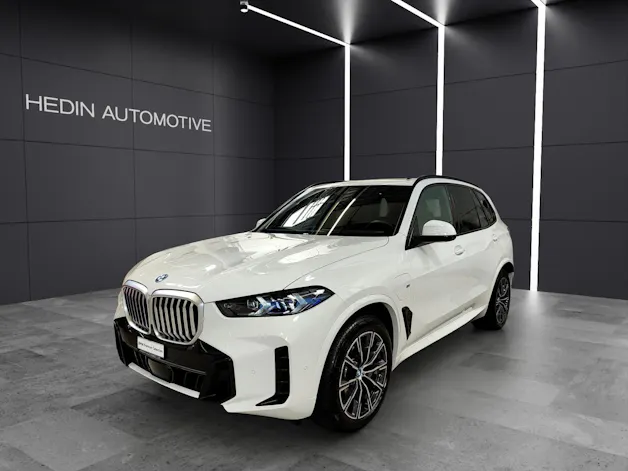 BMW X5 50e xDrive Attraktiven Leasingzinssatz ab 0,9 % bei Abschluss einer BMW Fahrzeugversicherung.