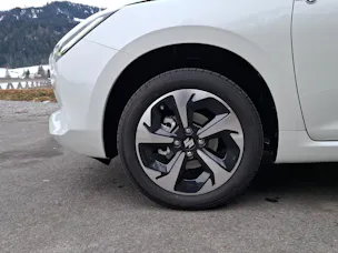 Suzuki Swift 1.2 Sakura Top Hybrid 4x4