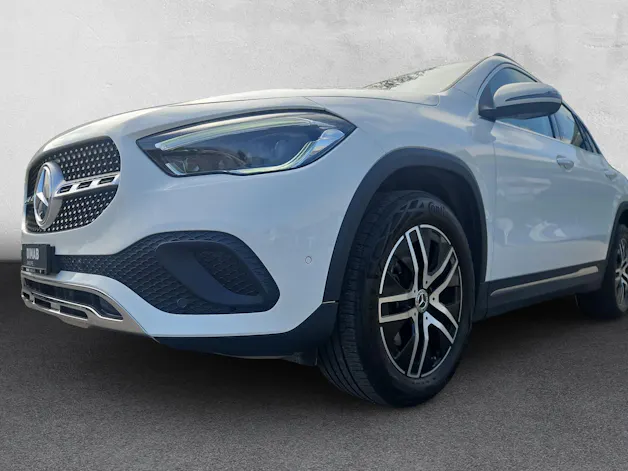 Mercedes-Benz GLA 200 Progressive 4matic