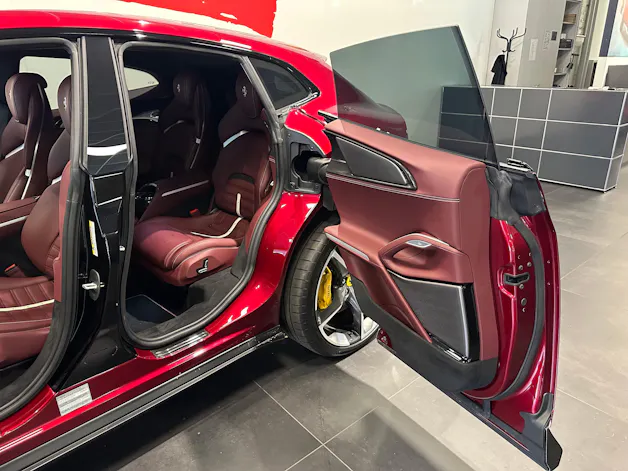 Ferrari Purosangue 6.5 V12 ATELIER
