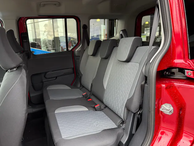 Ford Tourneo Courier 1.0 EcoBoost Titanium Automat