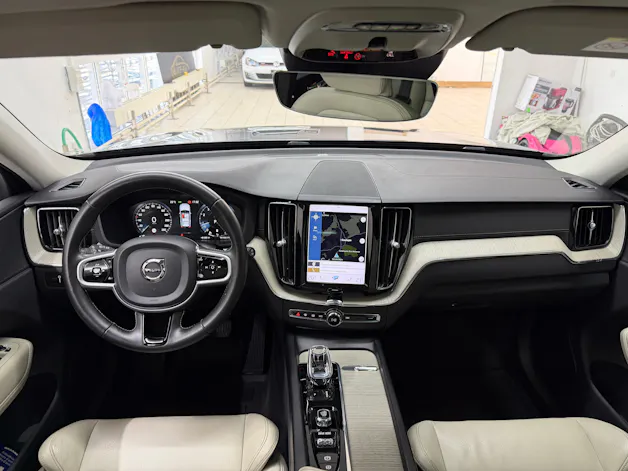 Volvo XC60 B5 Benzin Mild Hybrid AWD Inscription Geartronic