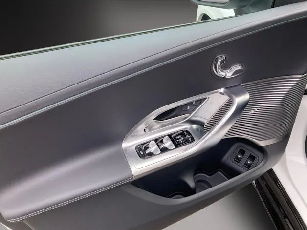 Mercedes-Benz GLC 400 4MATIC with EQ Technology